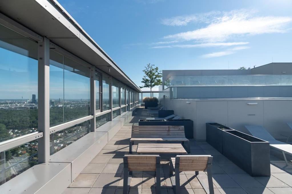 Апартаменты Hoch Hinaus, Neu Und Stilvoll Mit Pool Am Dach Вена Экстерьер фото