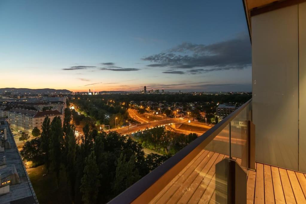 Апартаменты Hoch Hinaus, Neu Und Stilvoll Mit Pool Am Dach Вена Экстерьер фото